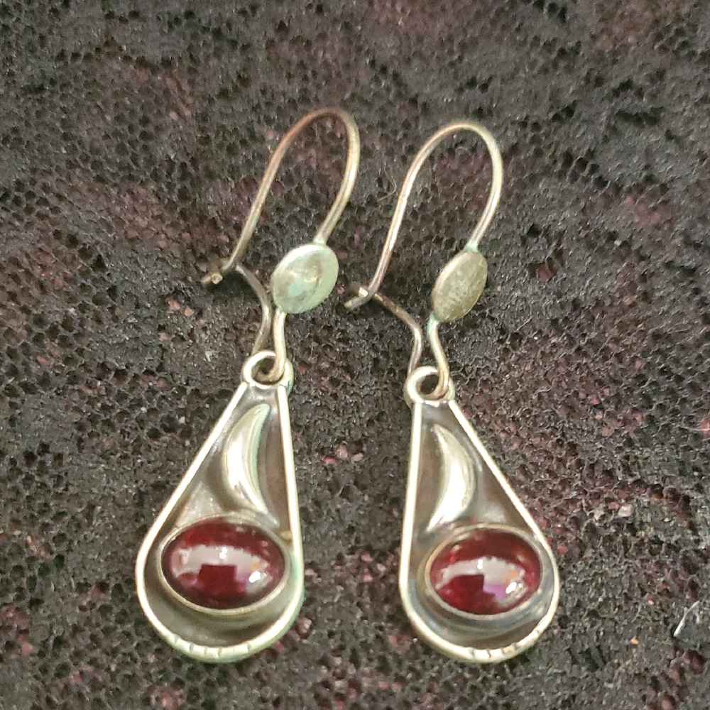 Elegant Sterling Silver and Red Earrings DY13